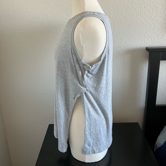 Old Navy maternity workout tank with cut sides - Picture 6 of 8